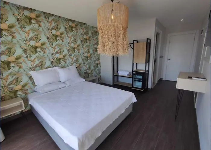 Eva Hotel *